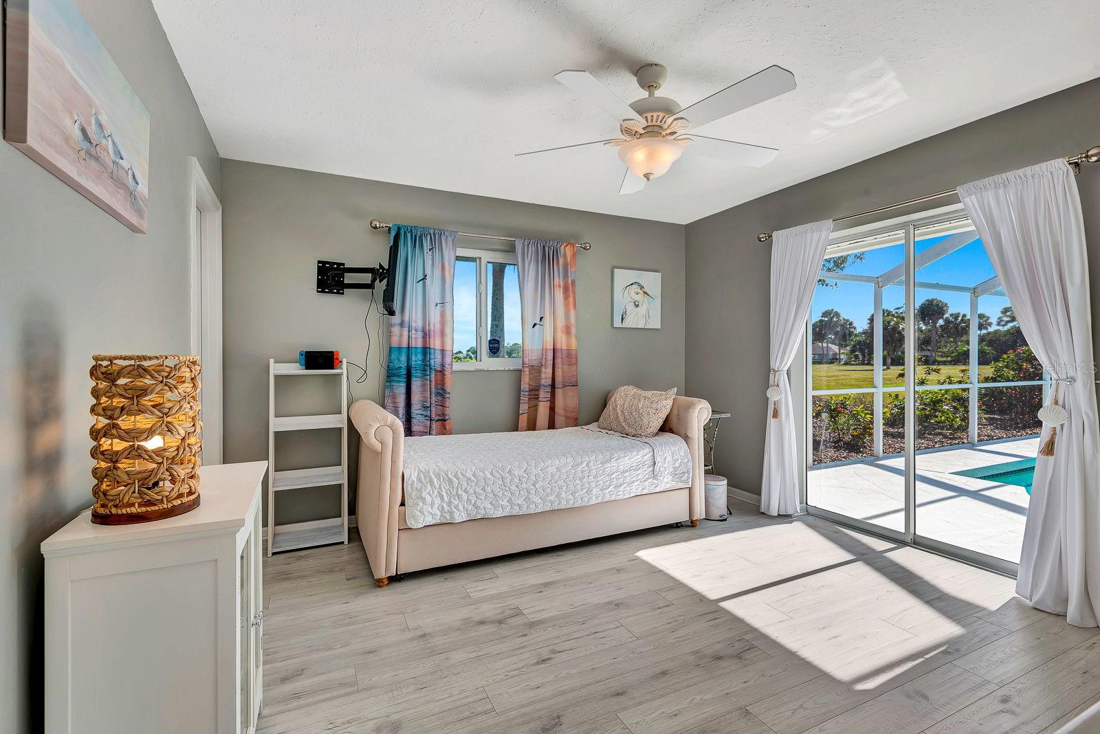 556 SILK OAK DR