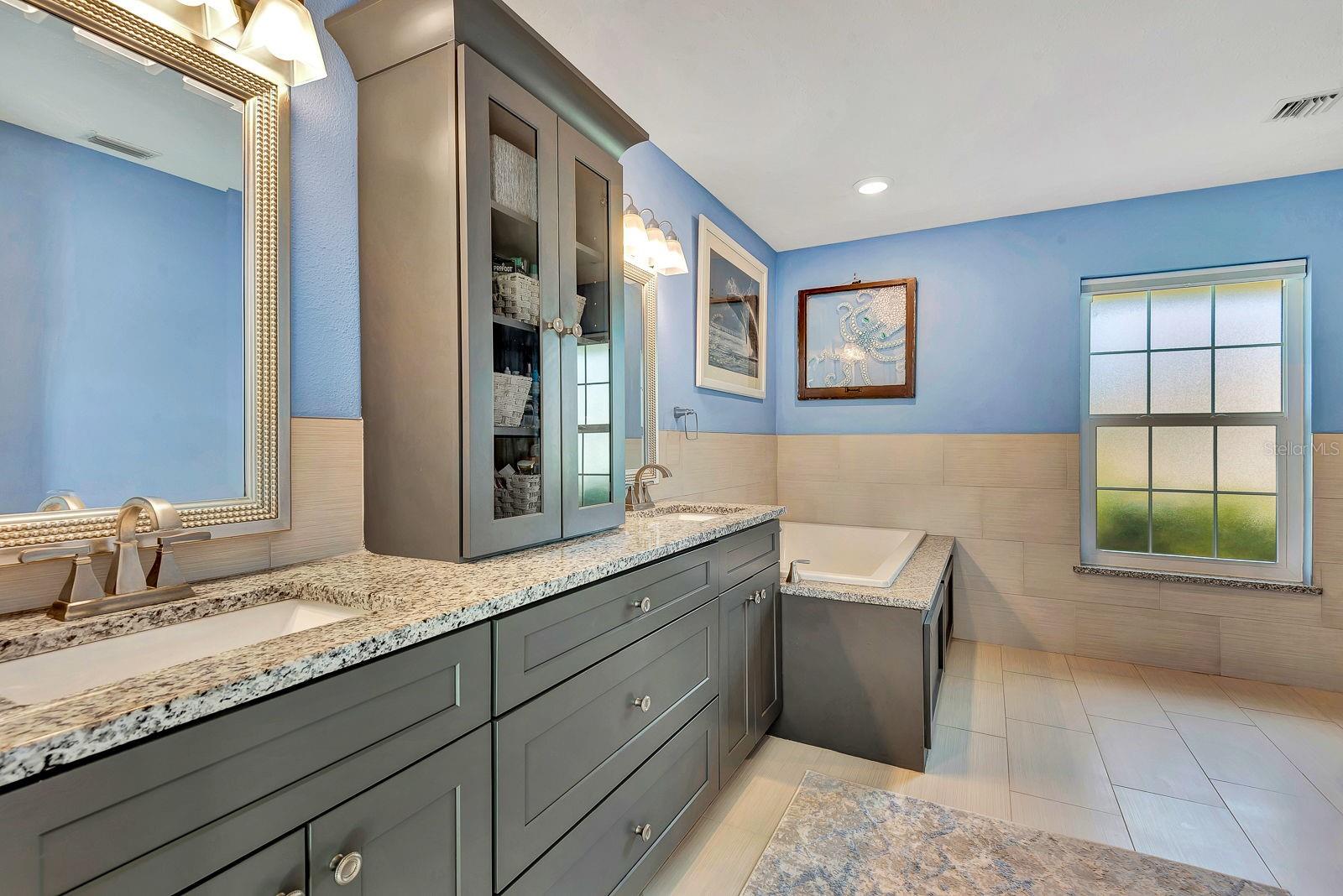 556 SILK OAK DR