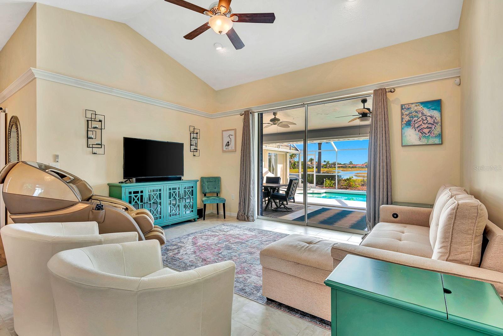 556 SILK OAK DR