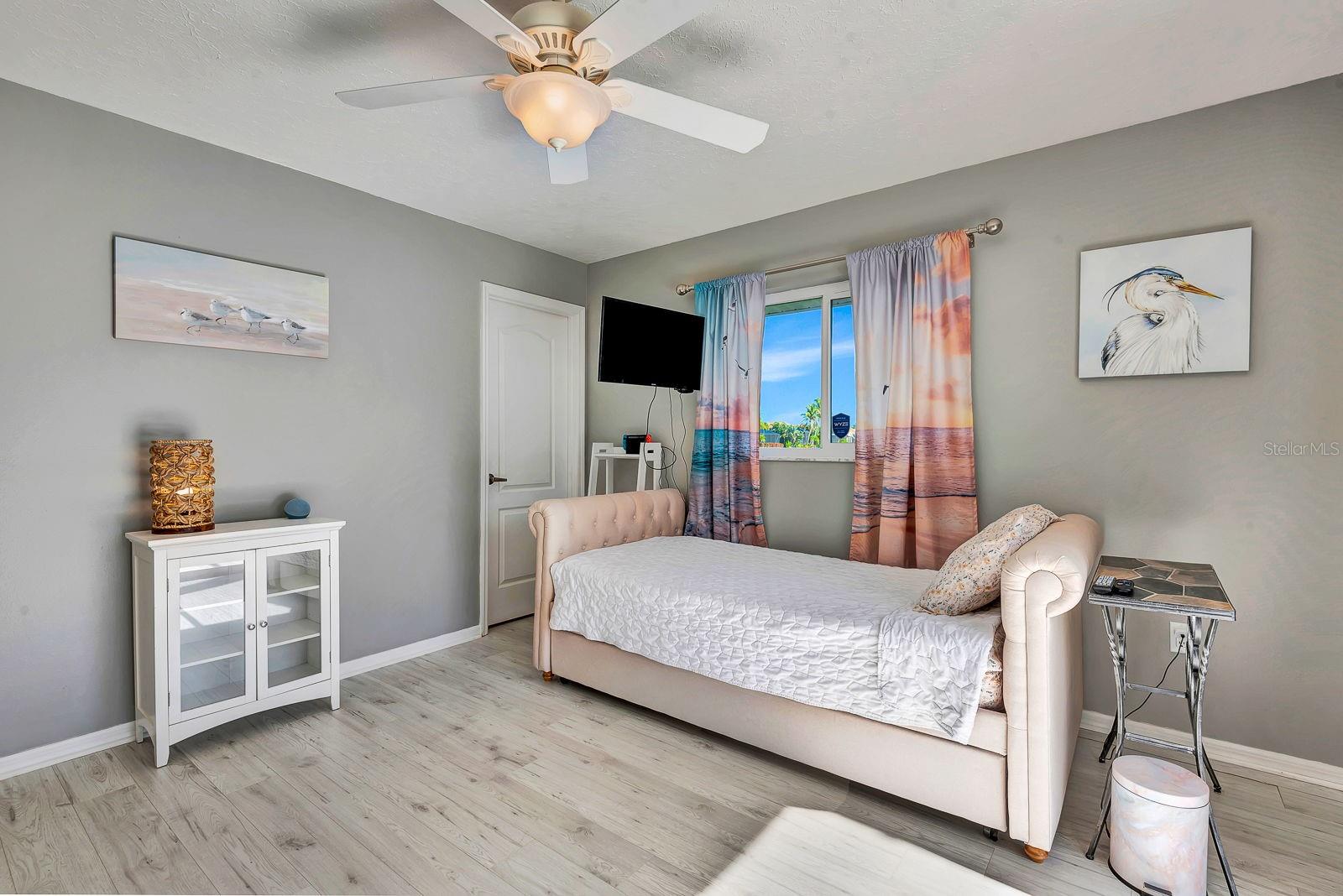 556 SILK OAK DR