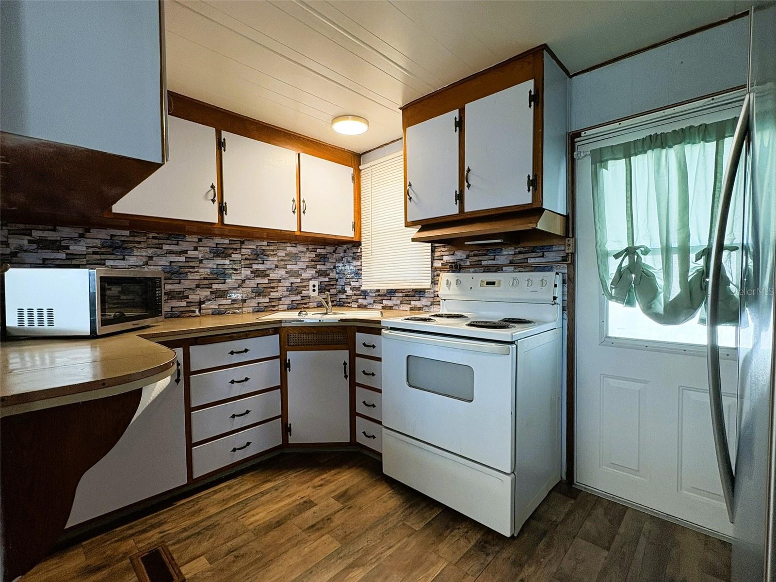 504 50TH AVENUE DR W AVE W