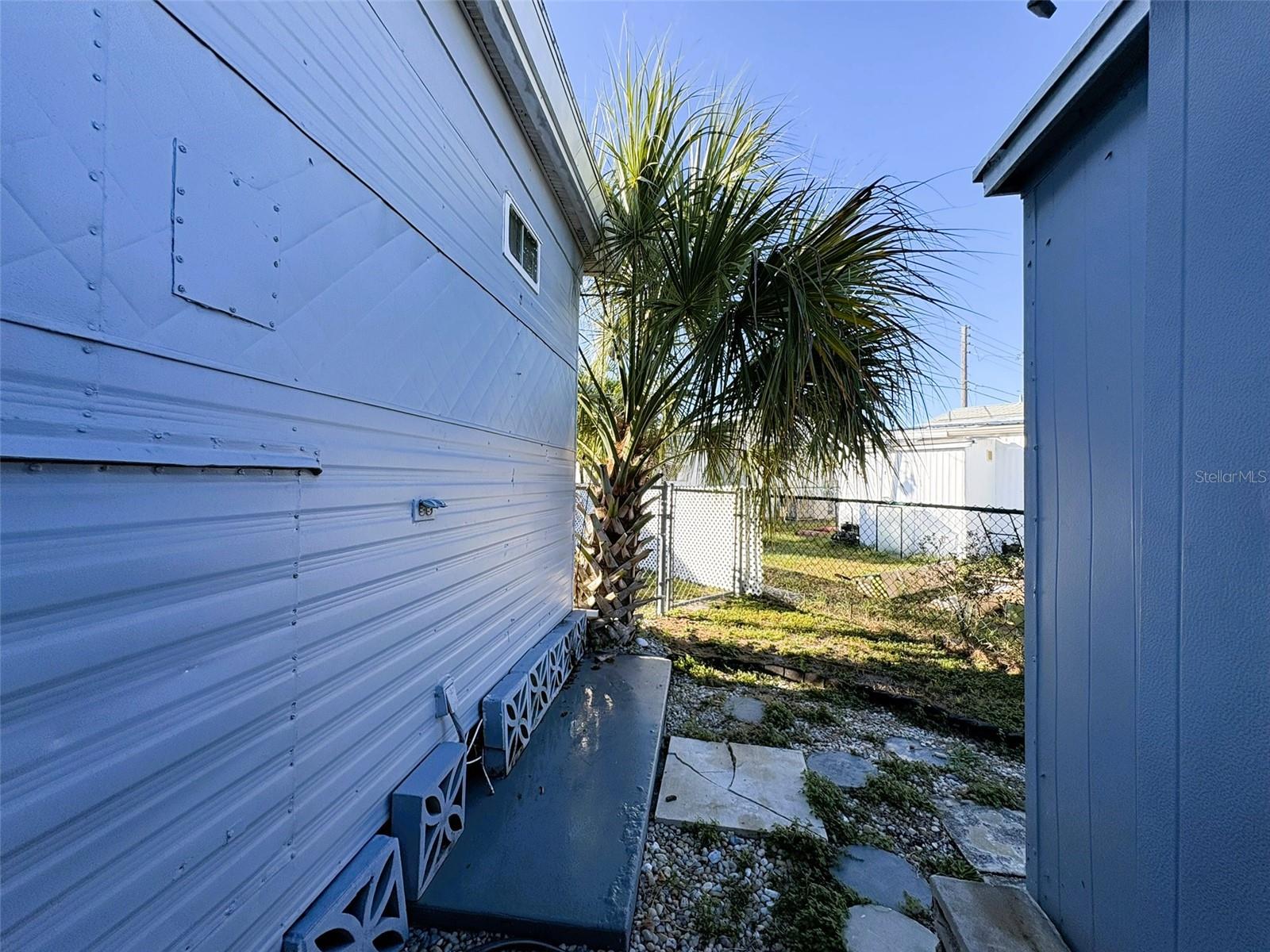 504 50TH AVENUE DR W AVE W