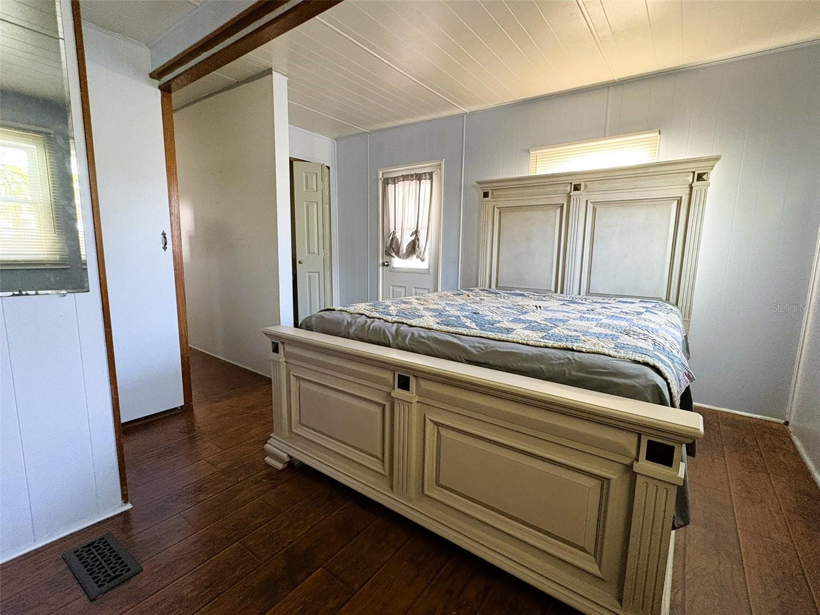 504 50TH AVENUE DR W AVE W