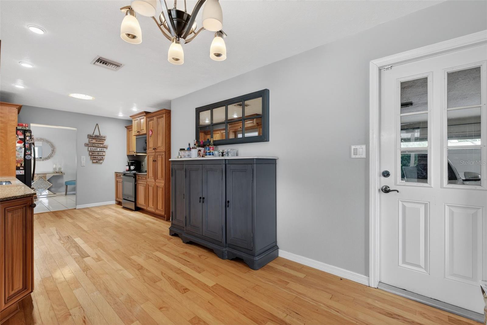 5676 BENEVA WOODS CIR