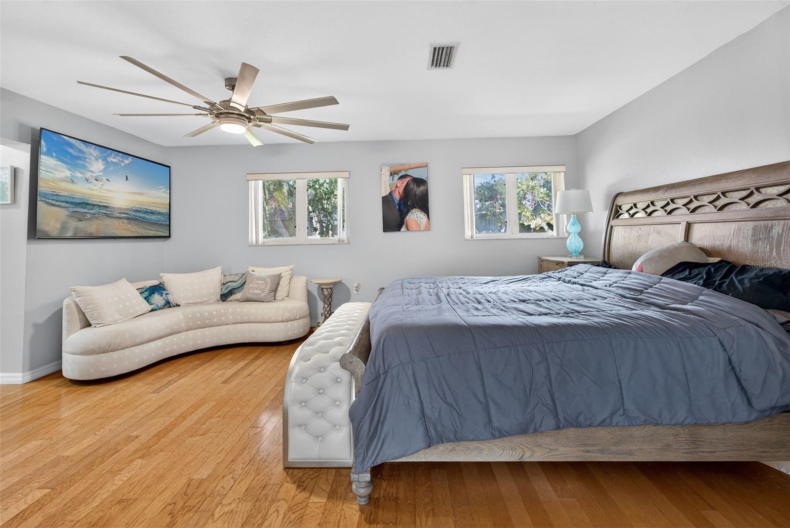 5676 BENEVA WOODS CIR