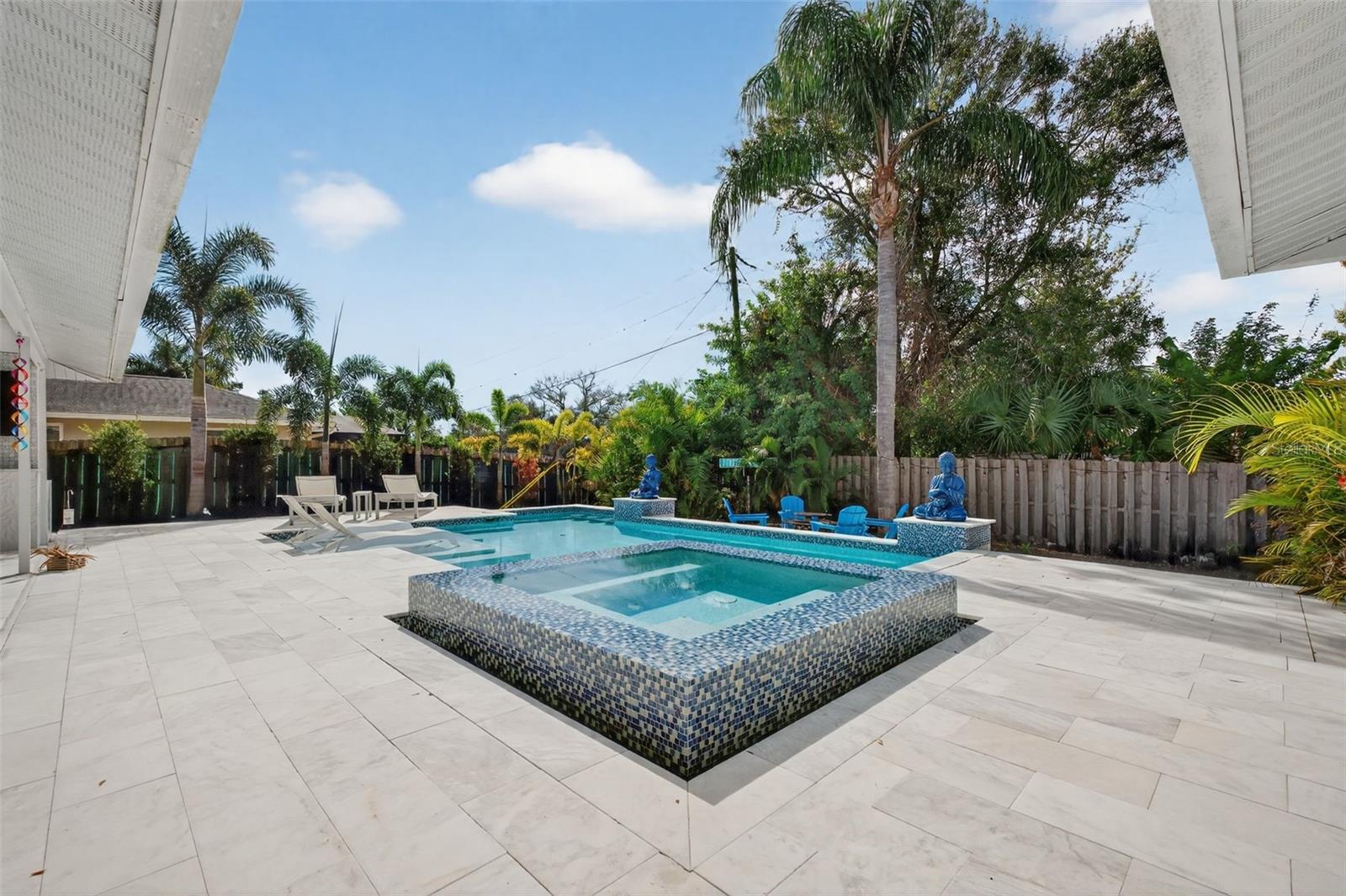 5676 BENEVA WOODS CIR