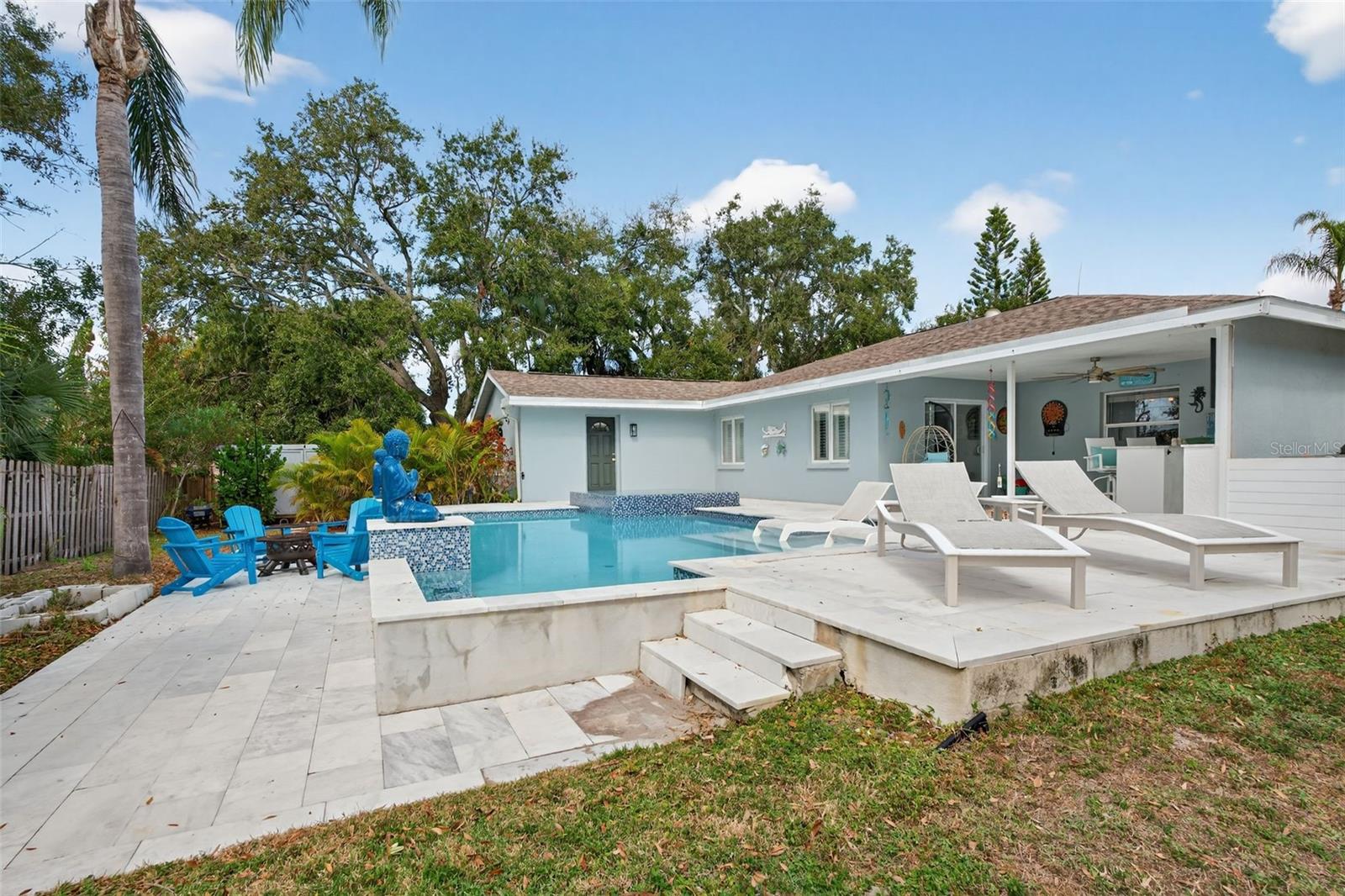 5676 BENEVA WOODS CIR