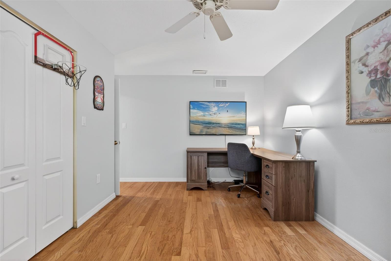 5676 BENEVA WOODS CIR