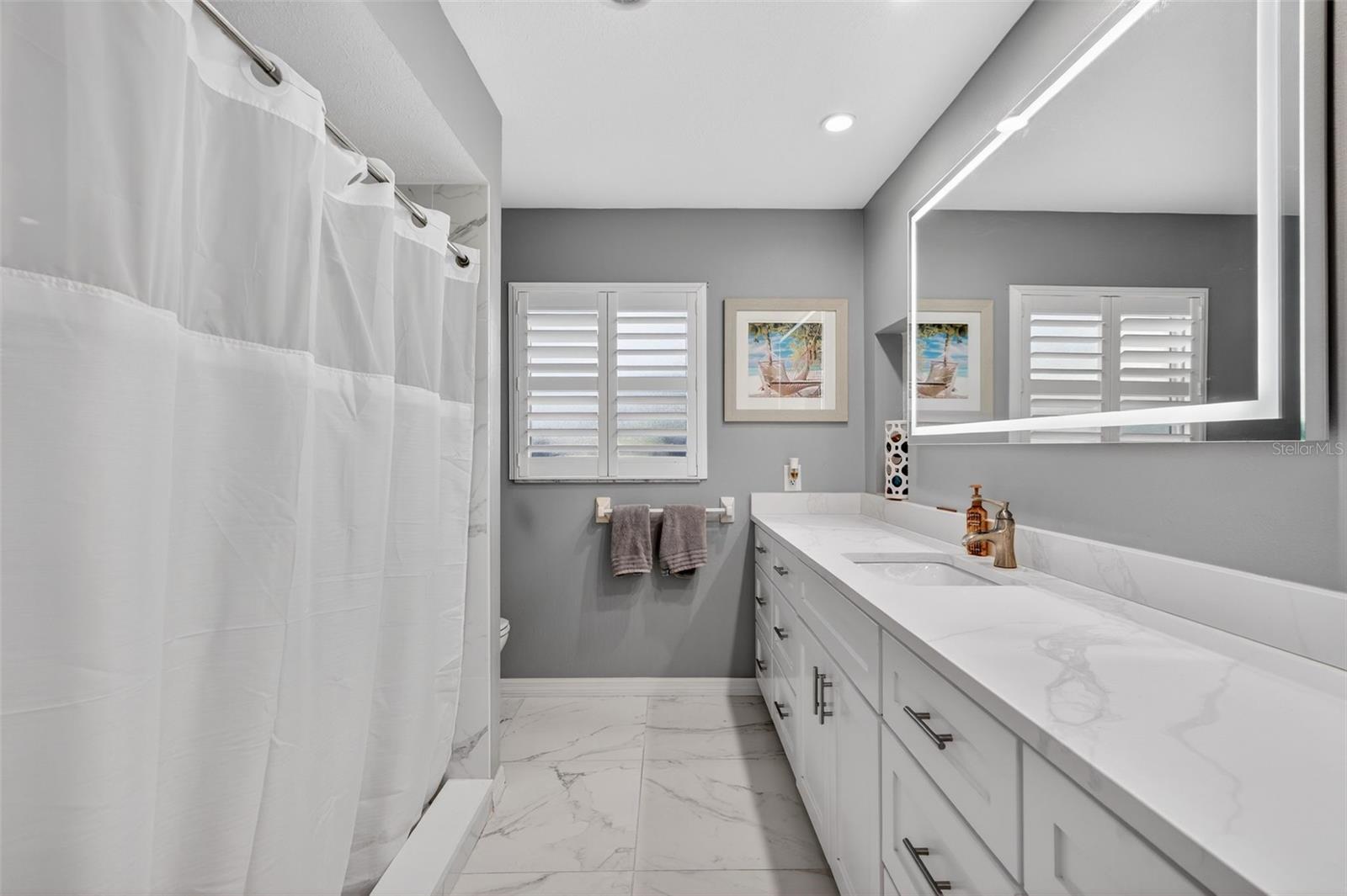 5676 BENEVA WOODS CIR