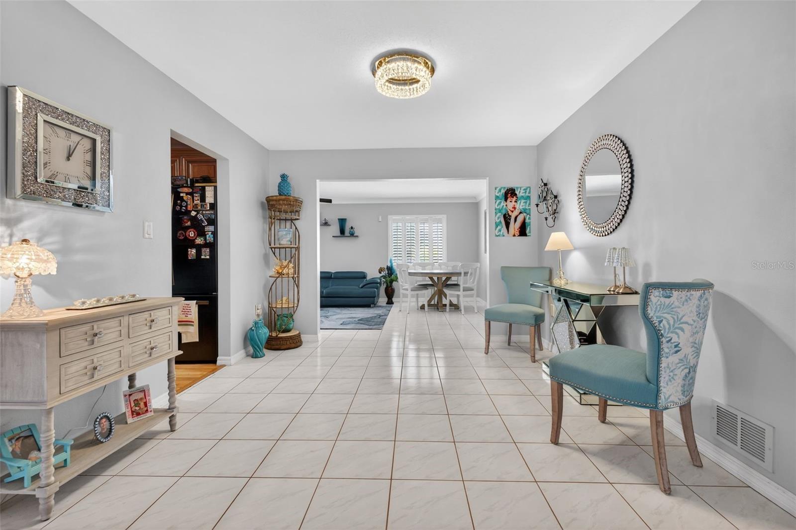 5676 BENEVA WOODS CIR