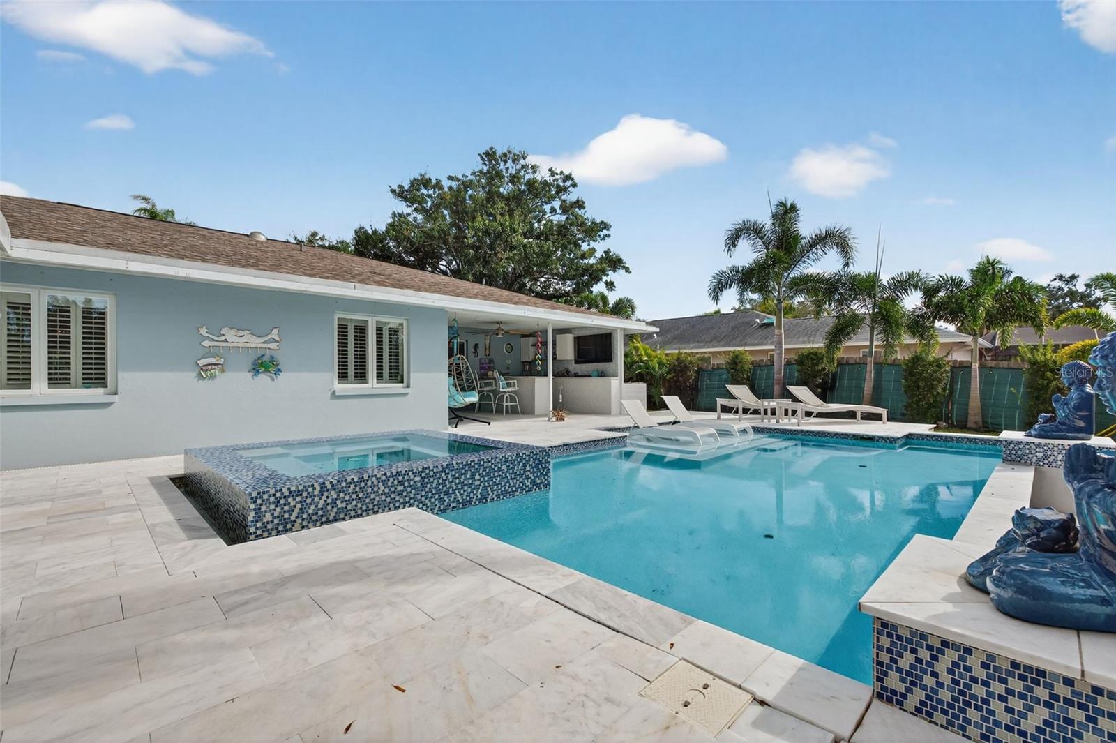 5676 BENEVA WOODS CIR