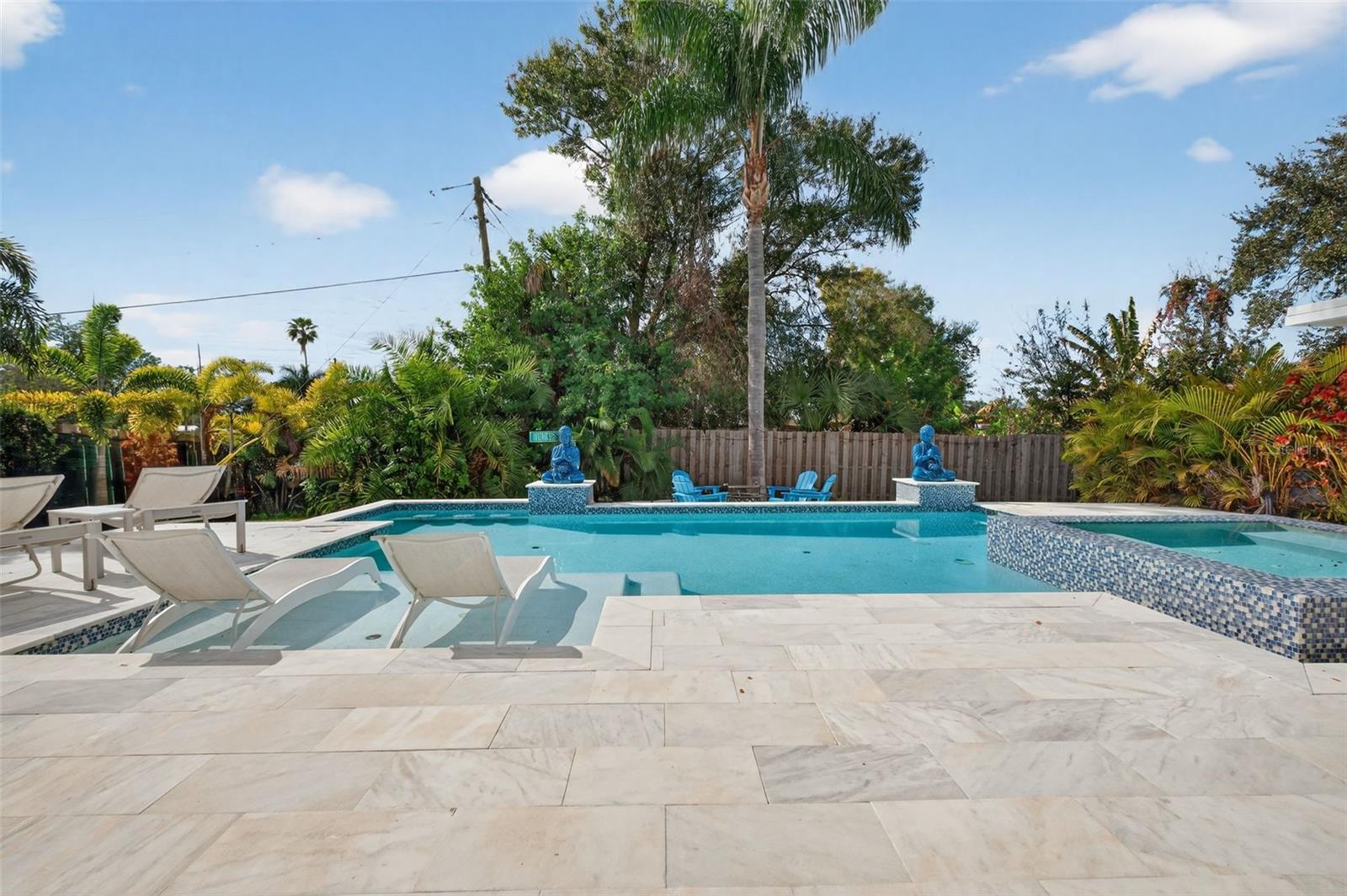 5676 BENEVA WOODS CIR