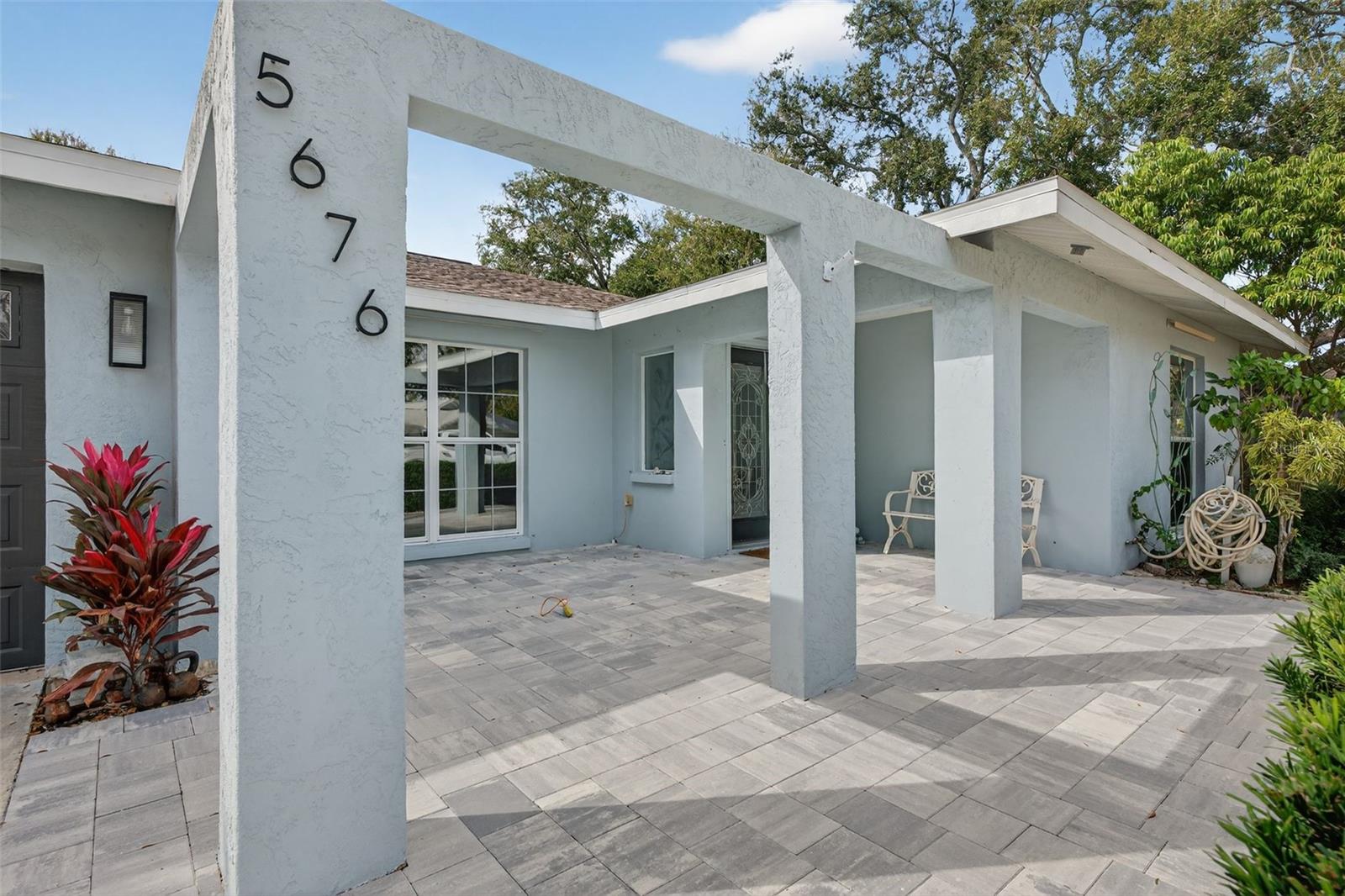 5676 BENEVA WOODS CIR