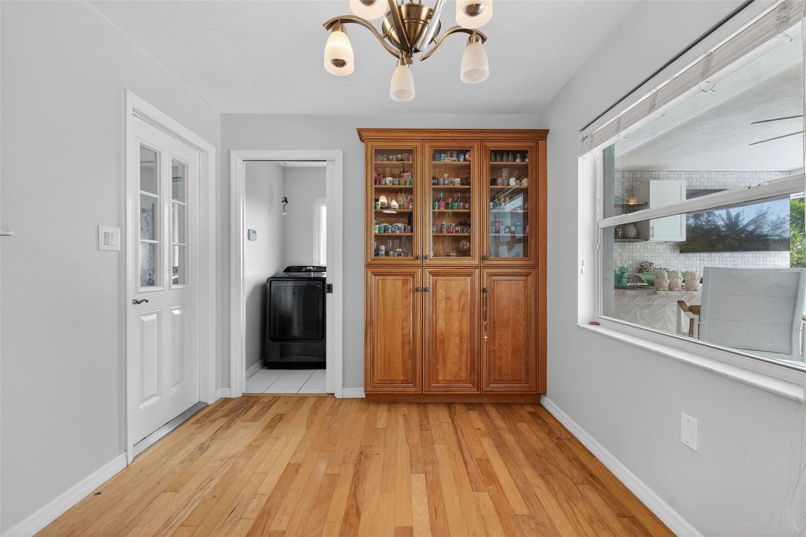 5676 BENEVA WOODS CIR