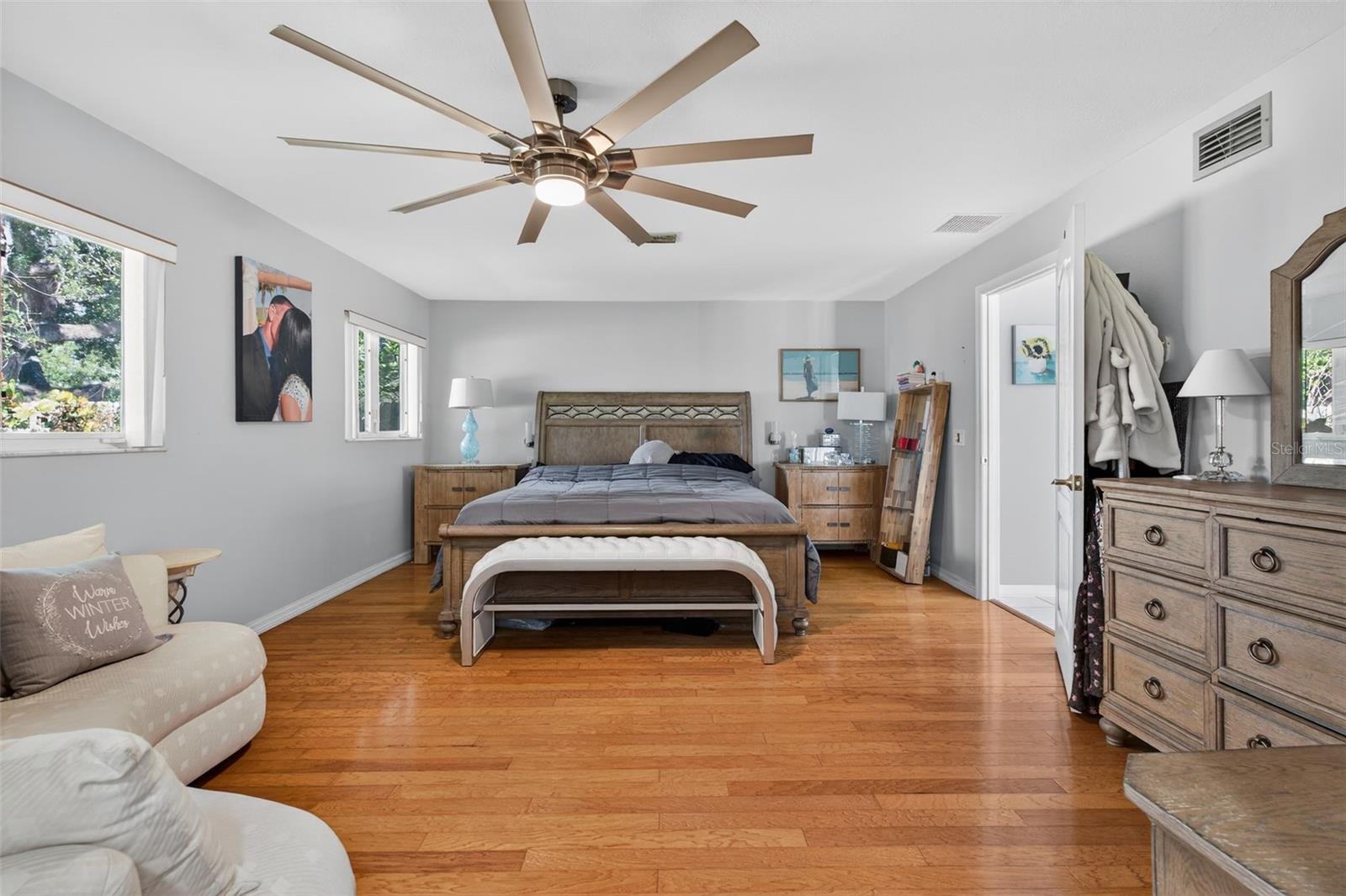 5676 BENEVA WOODS CIR