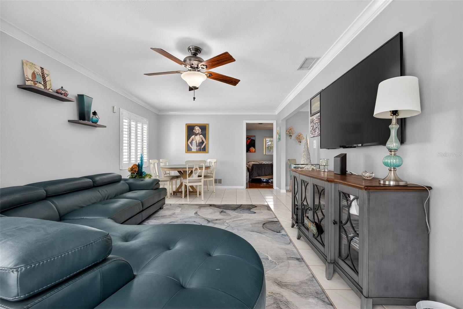 5676 BENEVA WOODS CIR