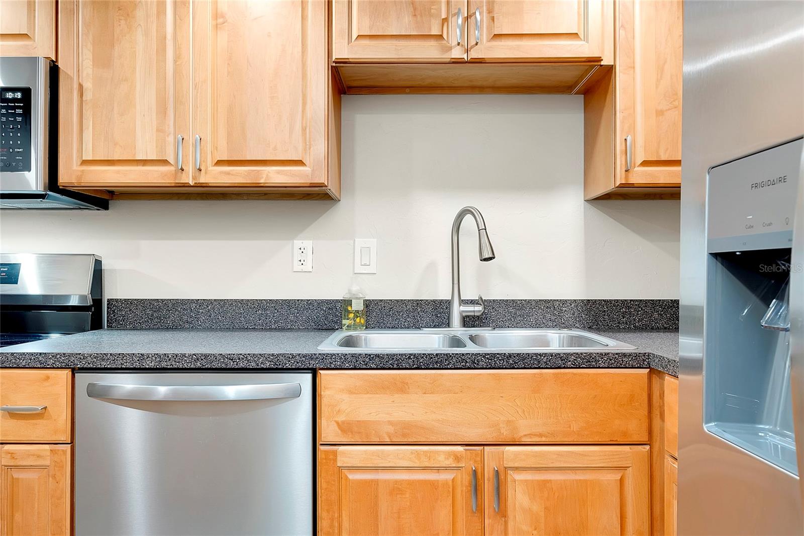 612 BIRD BAY DR S #116