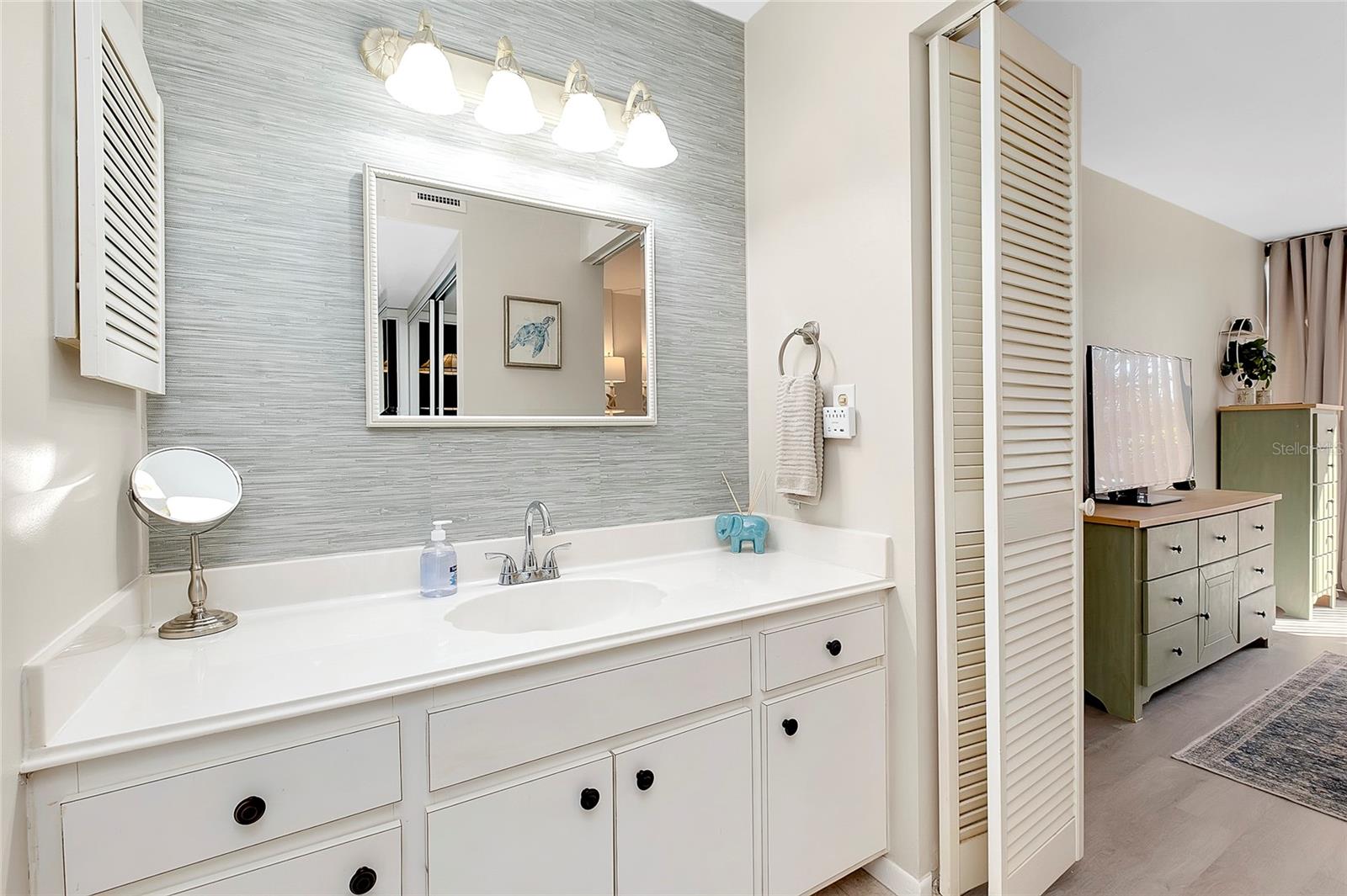 612 BIRD BAY DR S #116