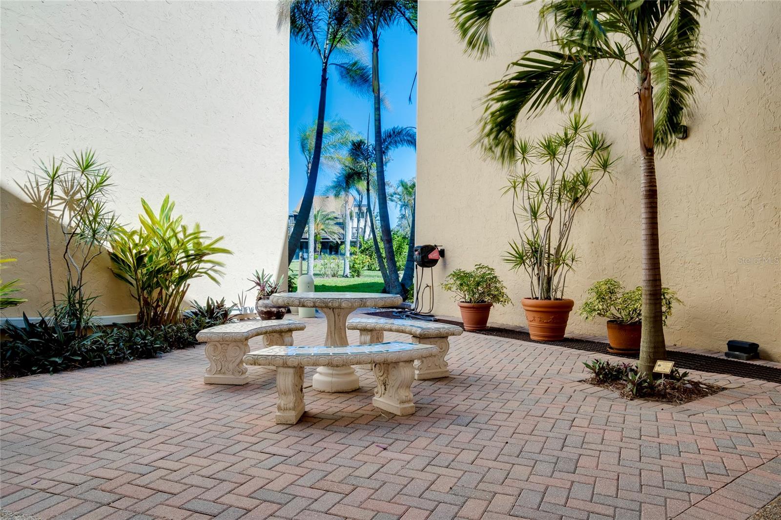 612 BIRD BAY DR S #116