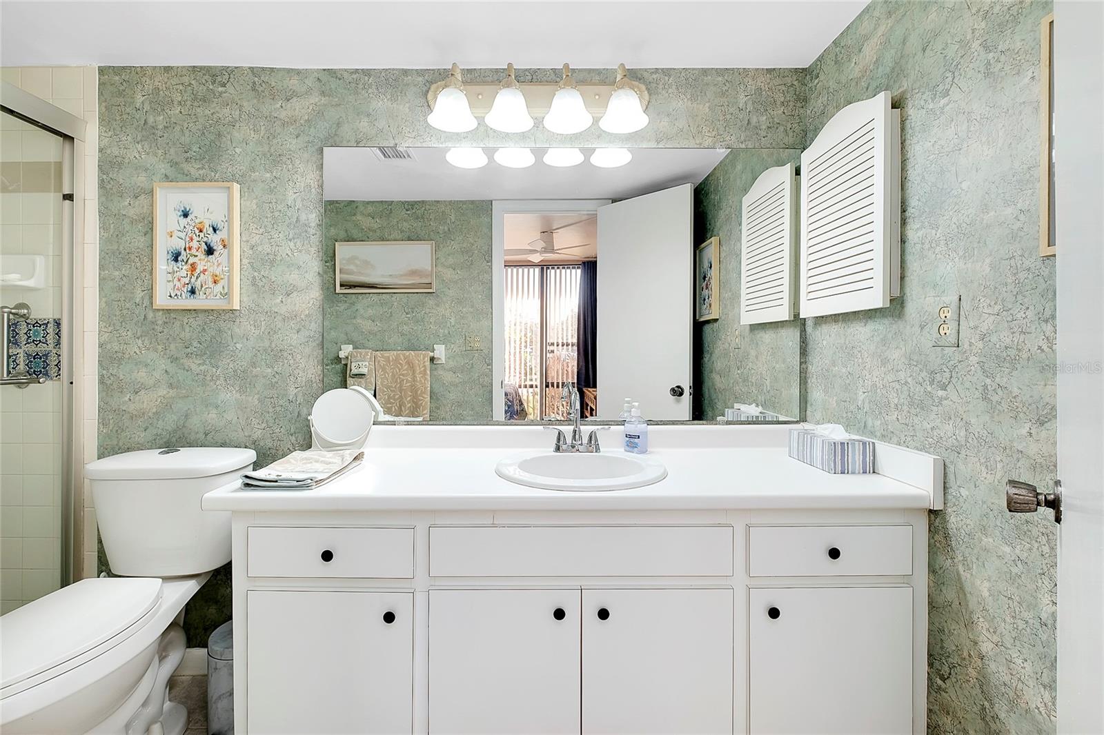 612 BIRD BAY DR S #116