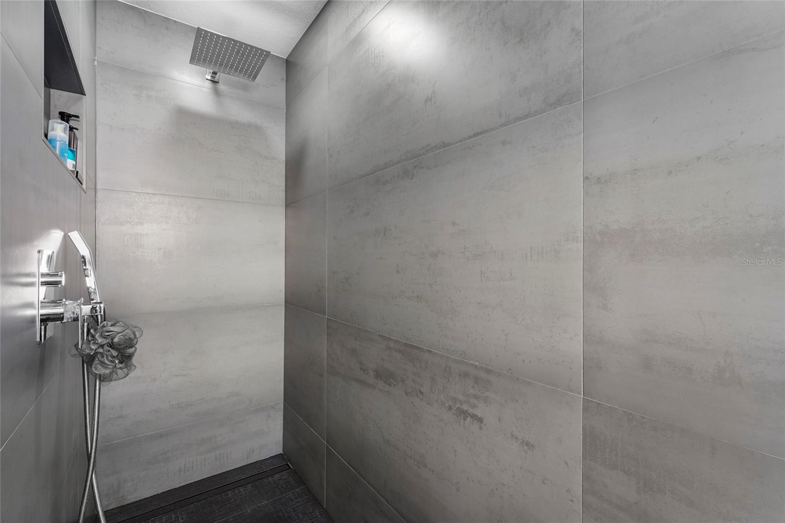 6861 SUPERIOR STREET CIR