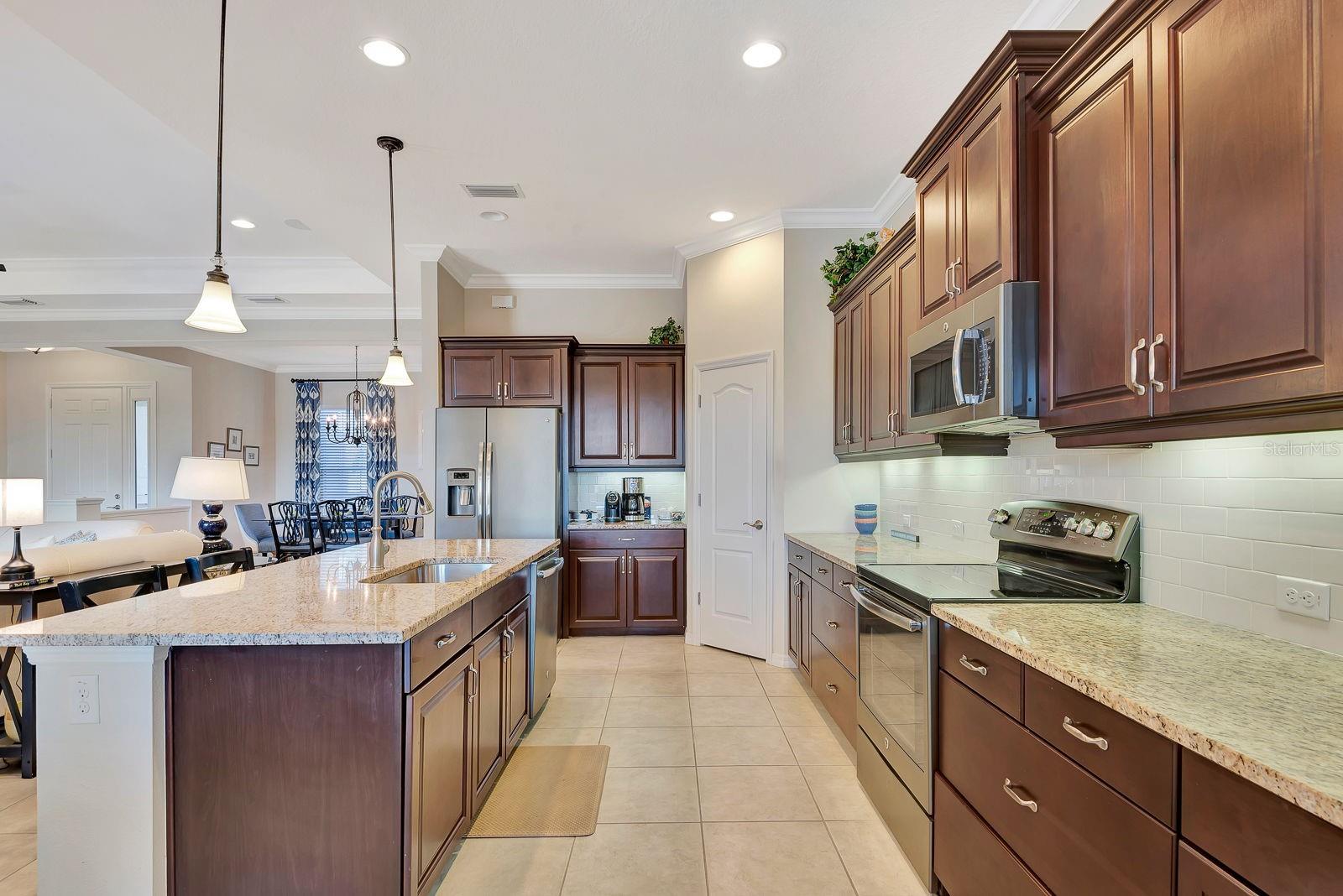 1484 HICKORY VIEW CIR