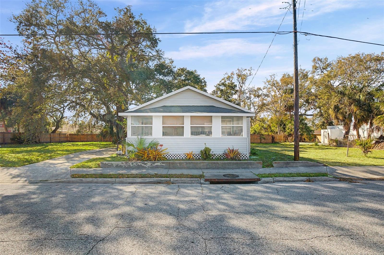 2819 N OSPREY AVE