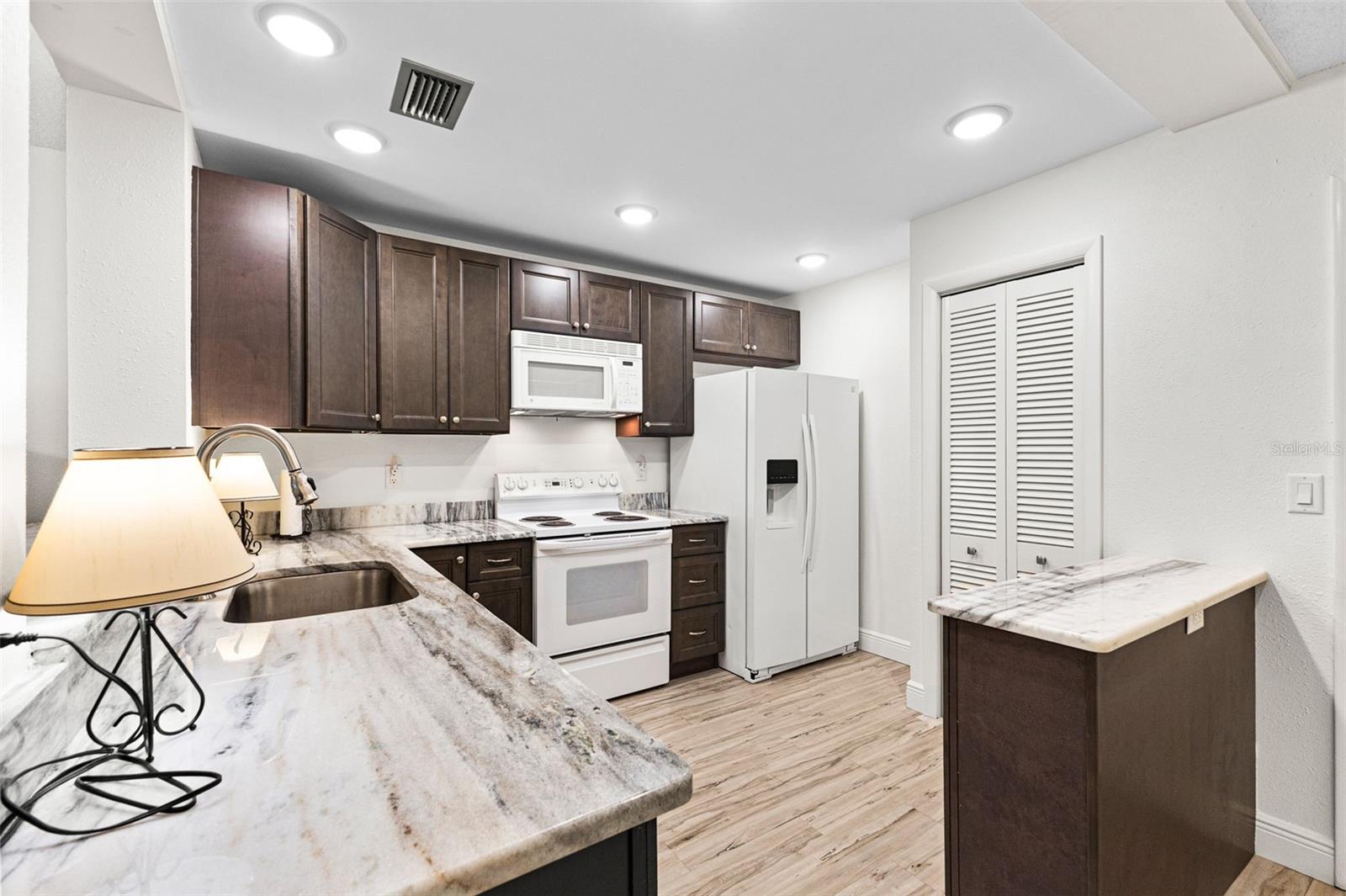 100 BLUFF VIEW DR #207B