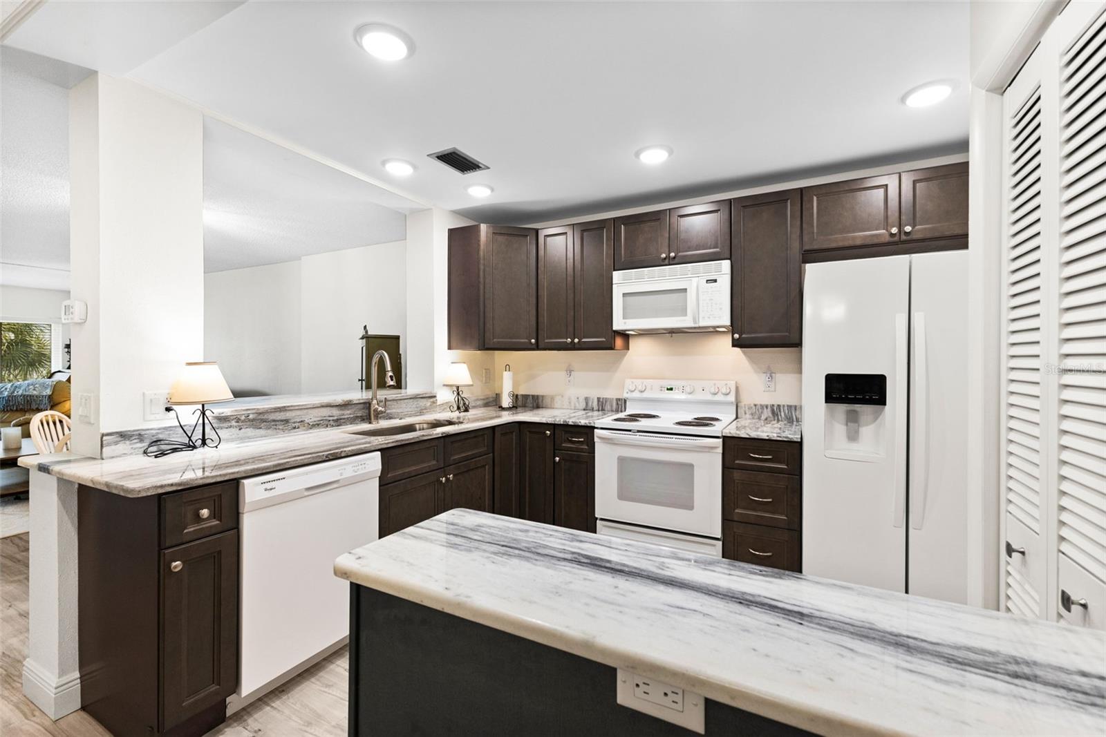 100 BLUFF VIEW DR #207B