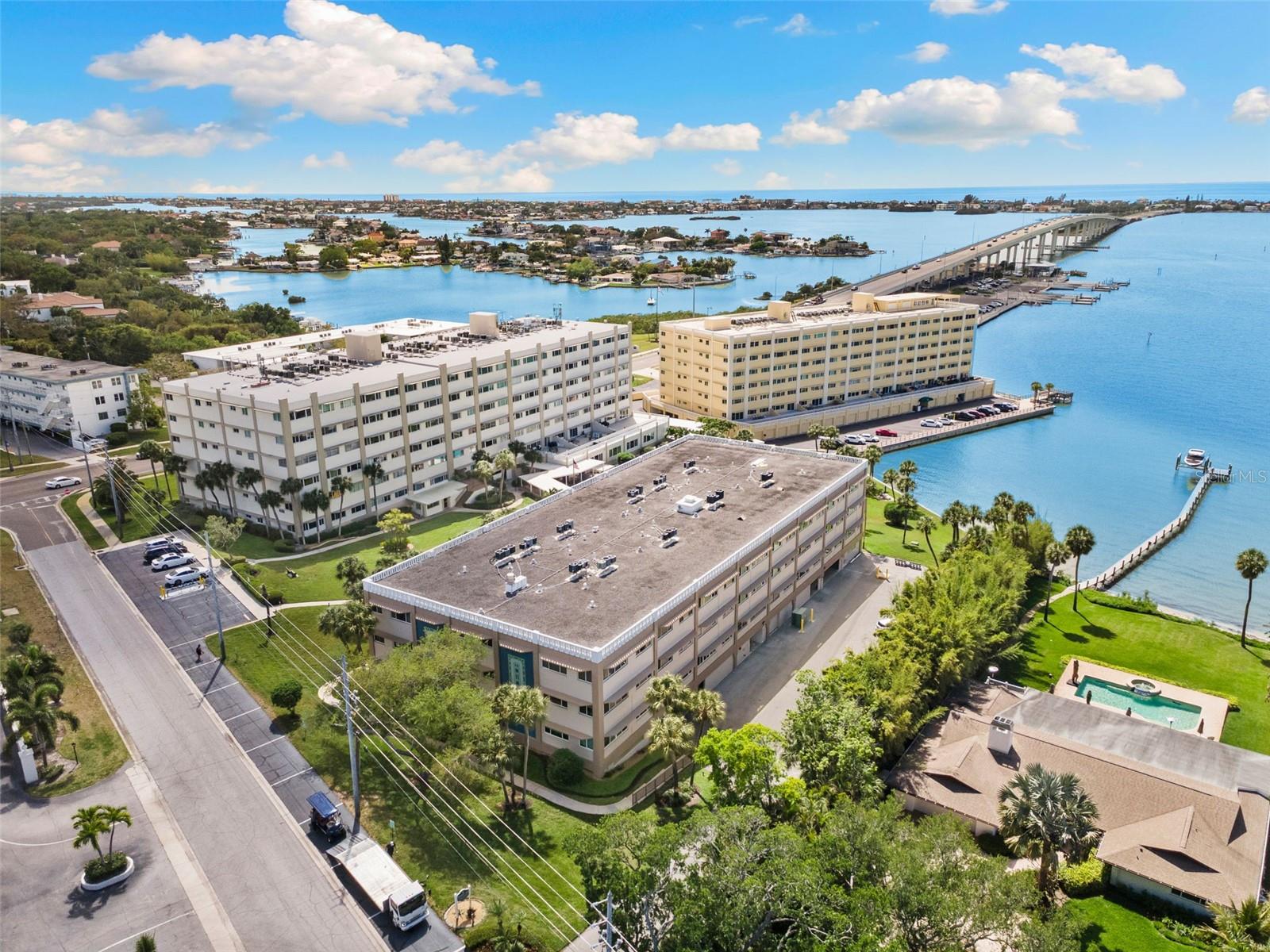 100 BLUFF VIEW DR #207B