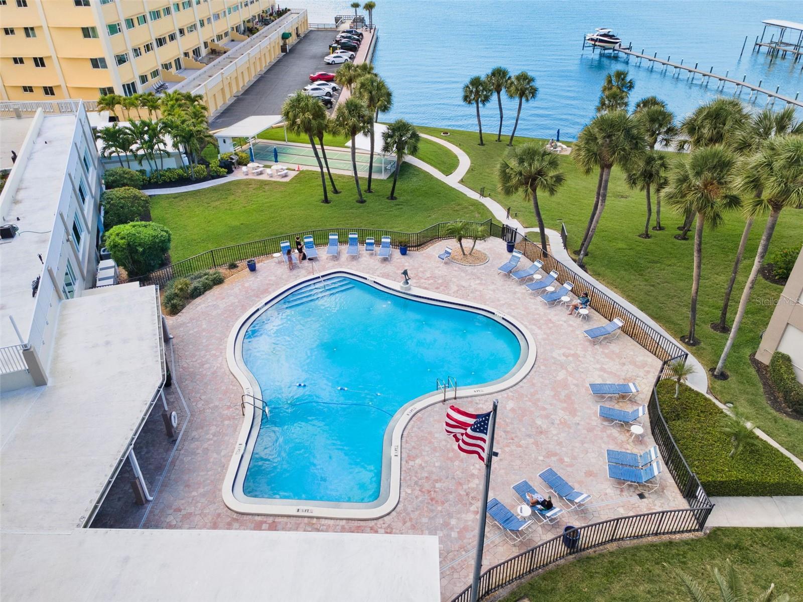 100 BLUFF VIEW DR #207B