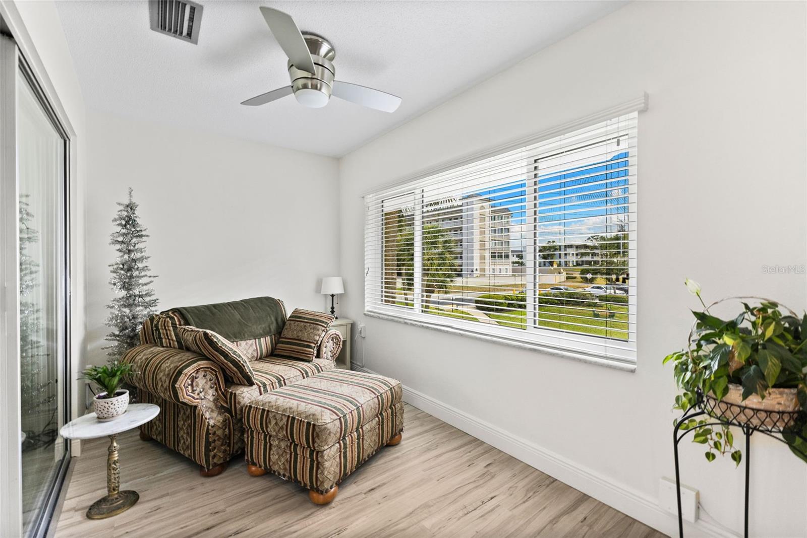 100 BLUFF VIEW DR #207B