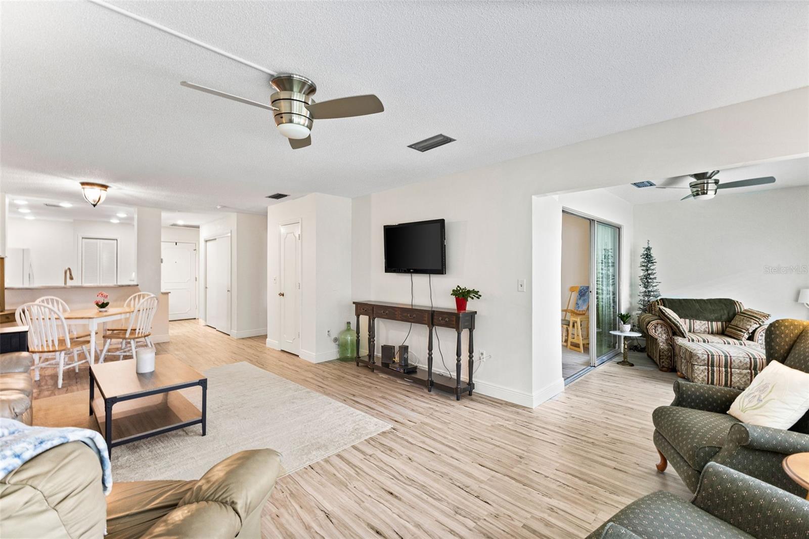 100 BLUFF VIEW DR #207B