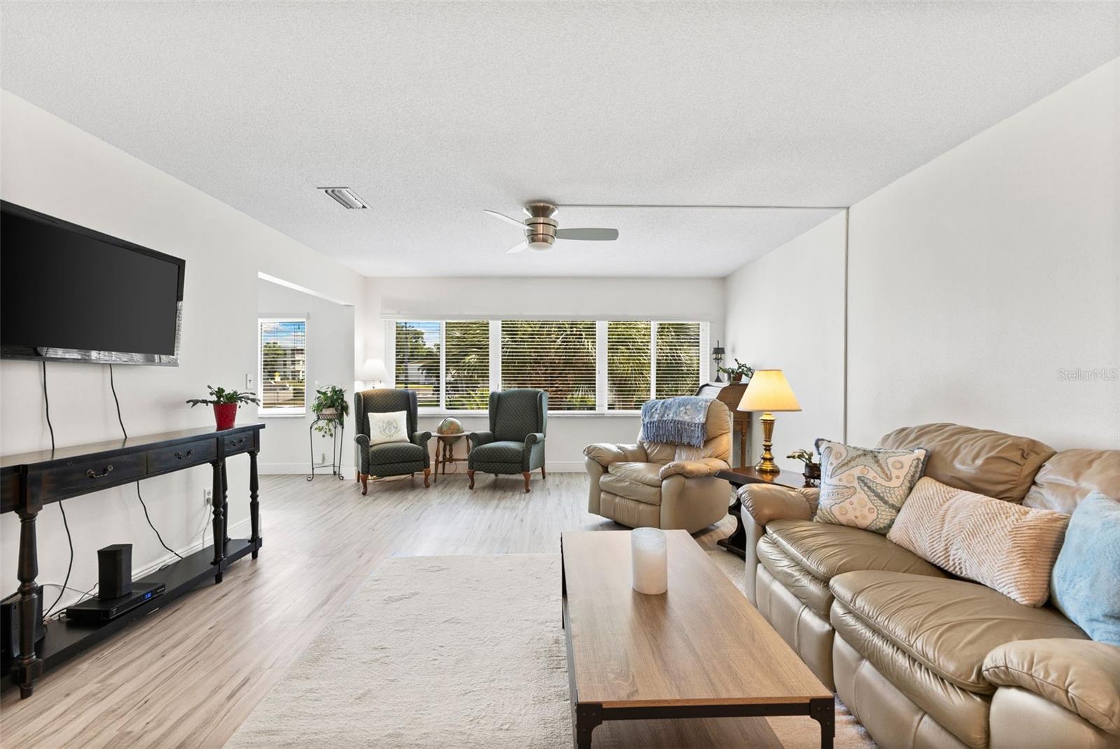 100 BLUFF VIEW DR #207B