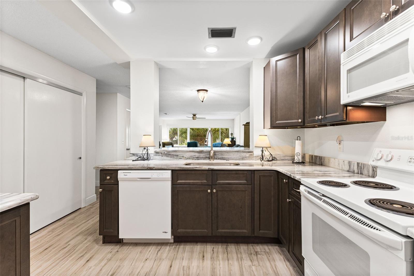 100 BLUFF VIEW DR #207B