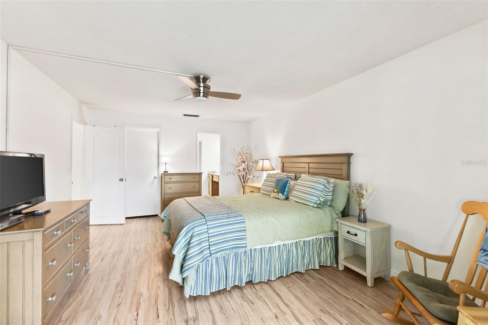 100 BLUFF VIEW DR #207B