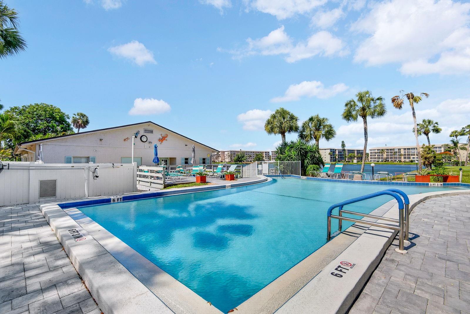 3344 LAKE BAYSHORE DR #P205