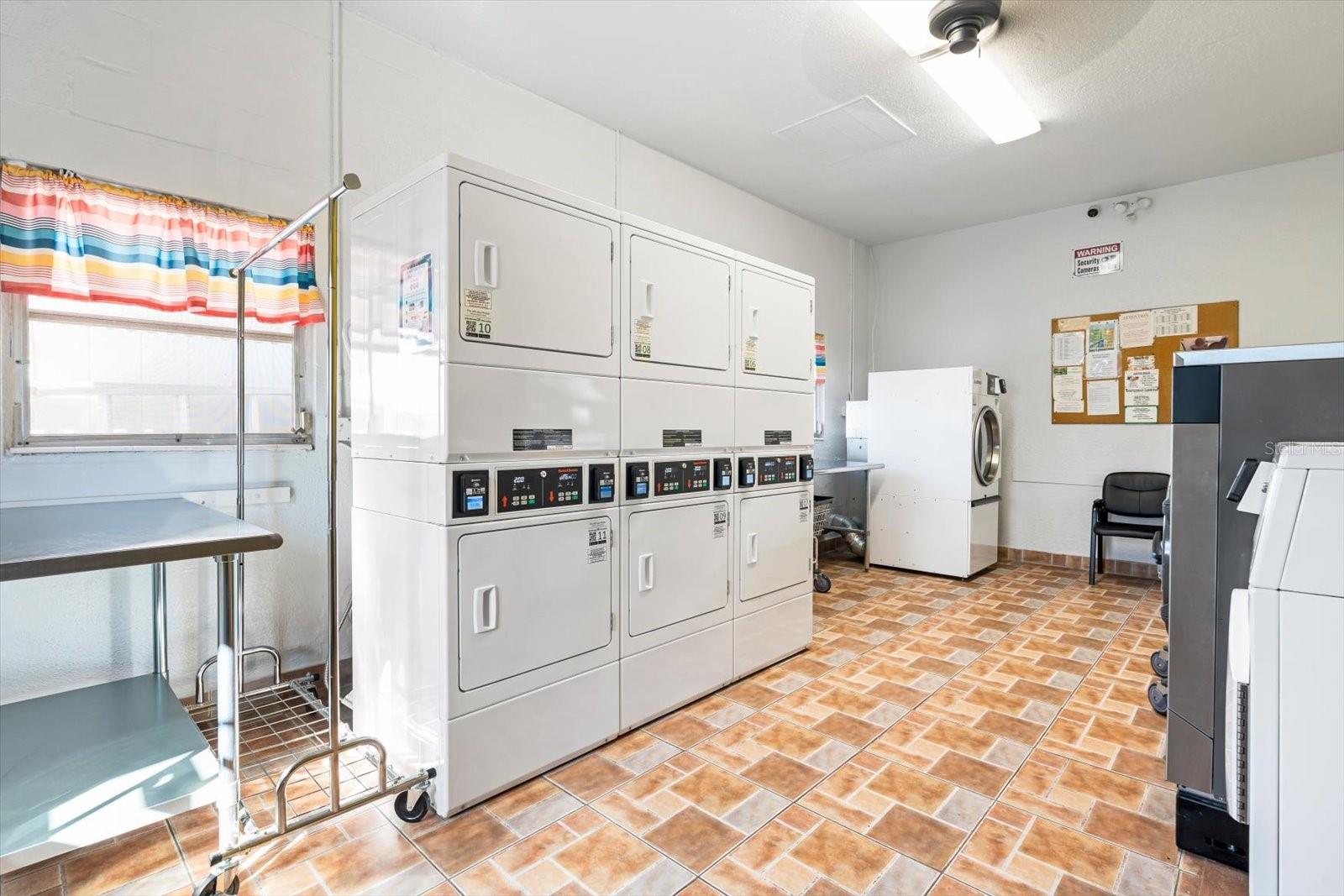 2326 CANAL DR #G25