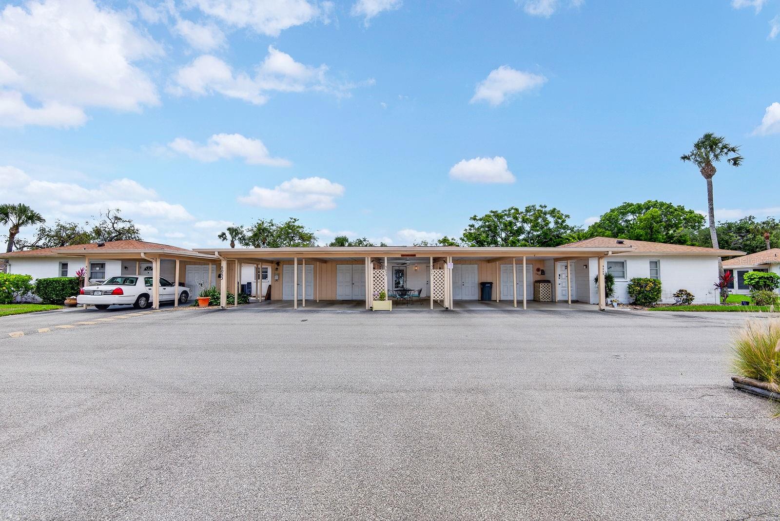 5055 LIVE OAK CIR #5055