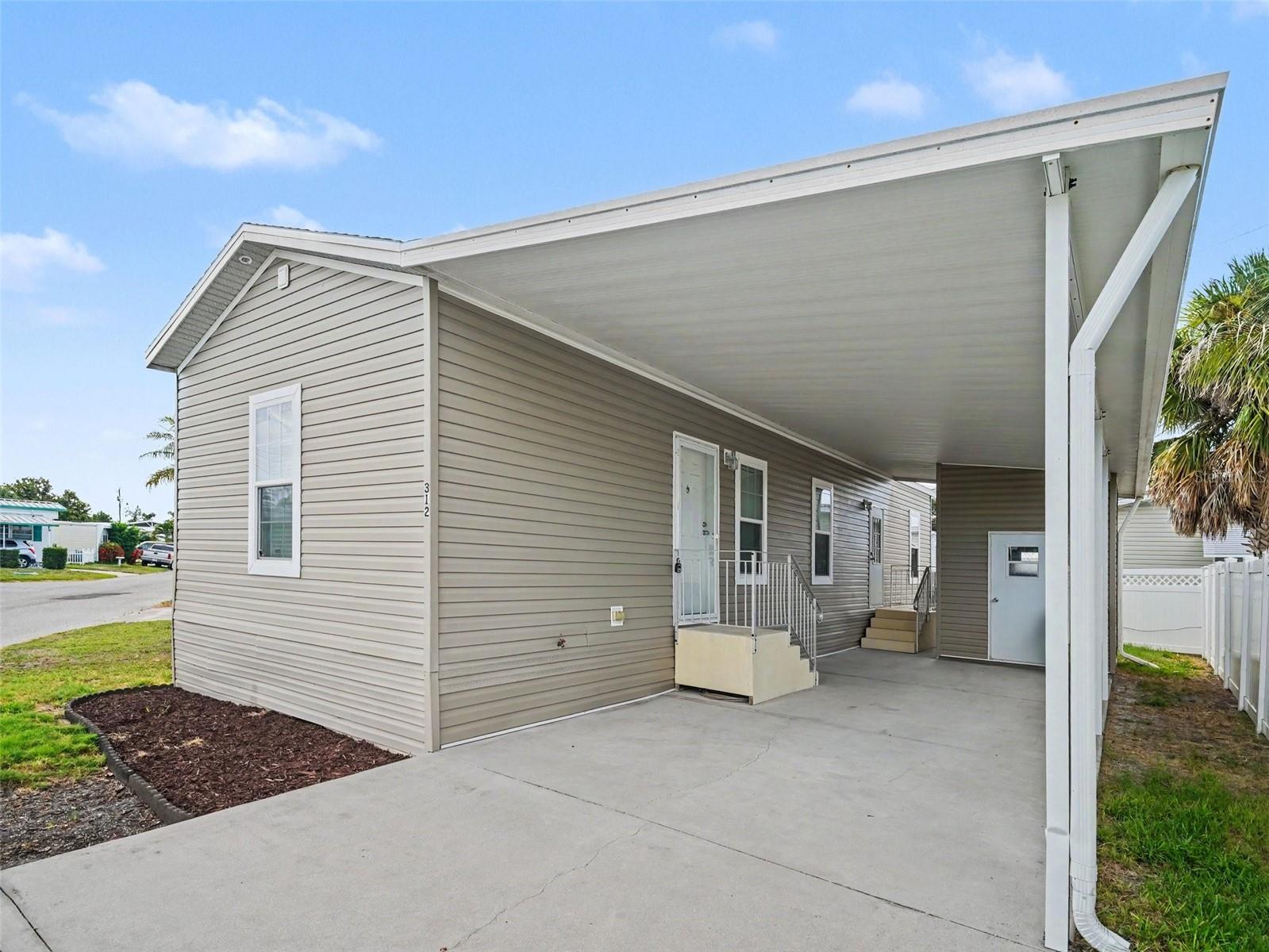 312 52ND AVE W