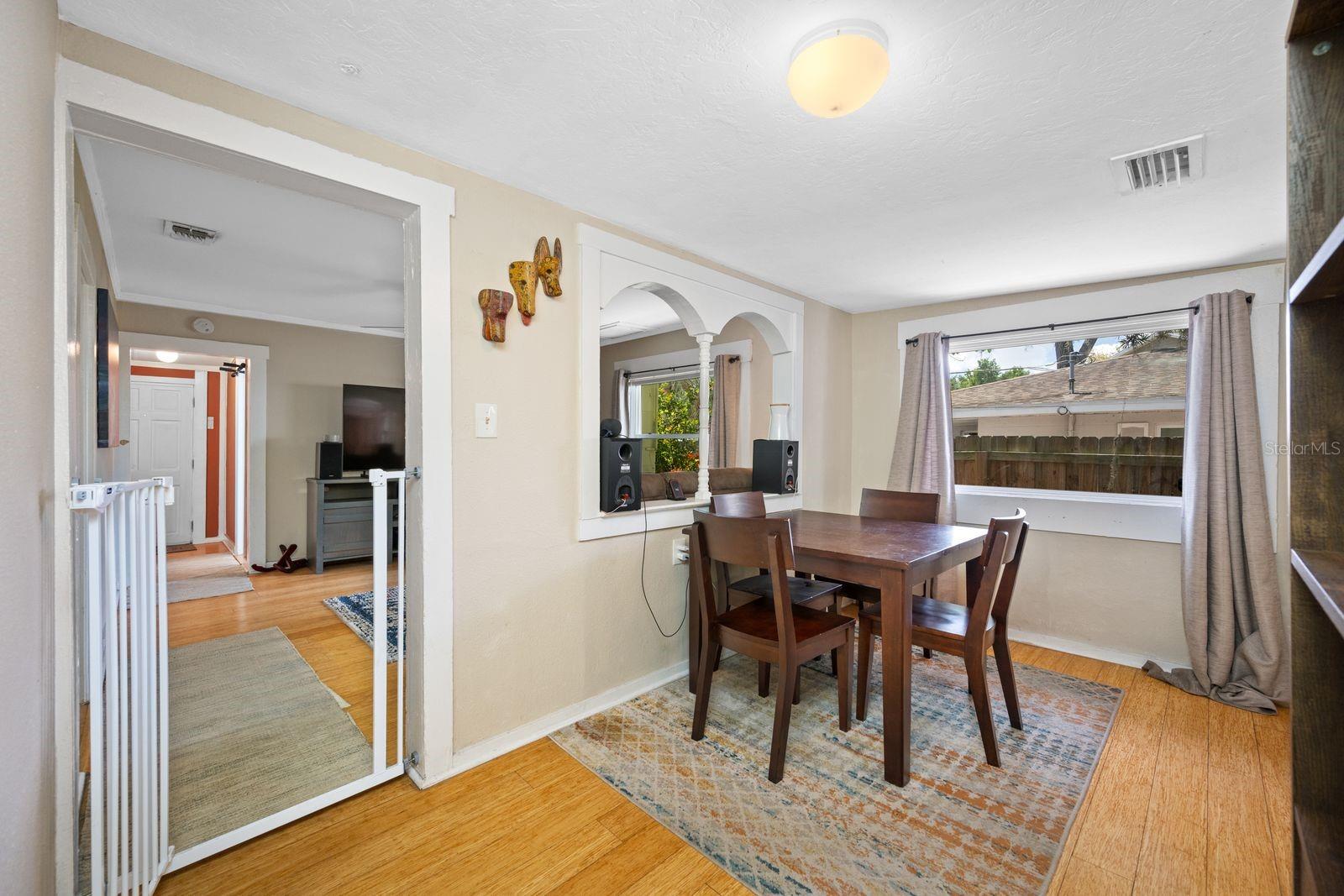 907 18TH AVE W