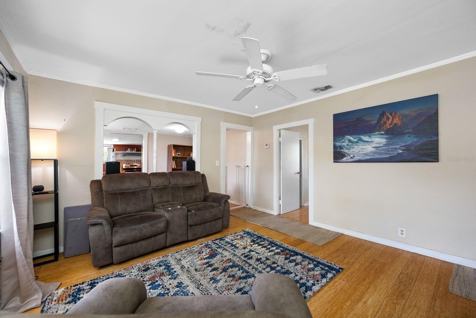907 18TH AVE W