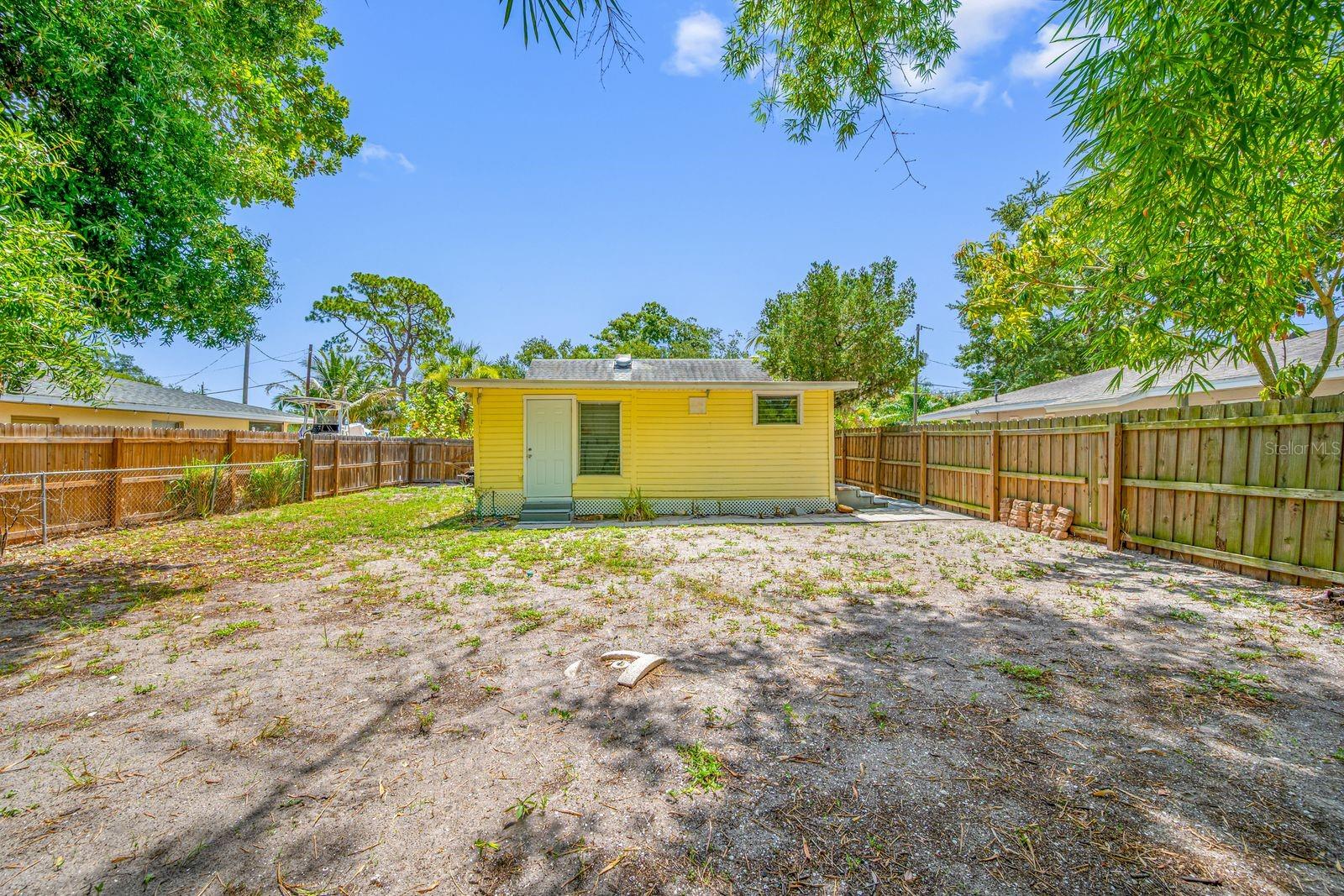 907 18TH AVE W