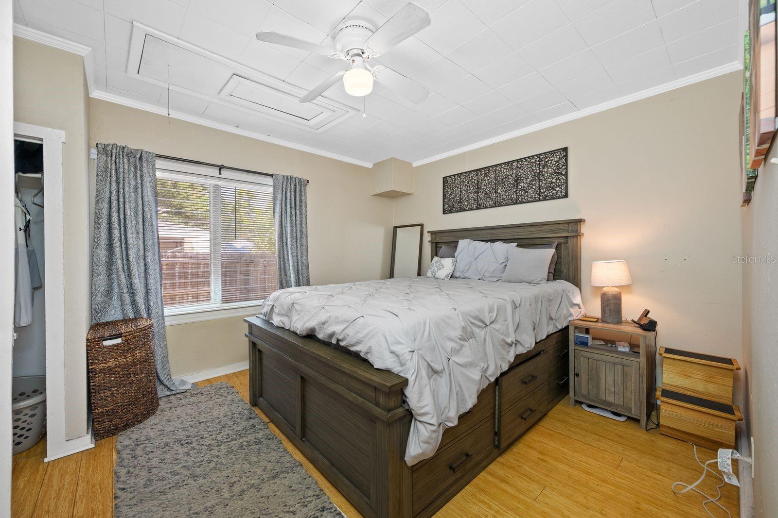 907 18TH AVE W
