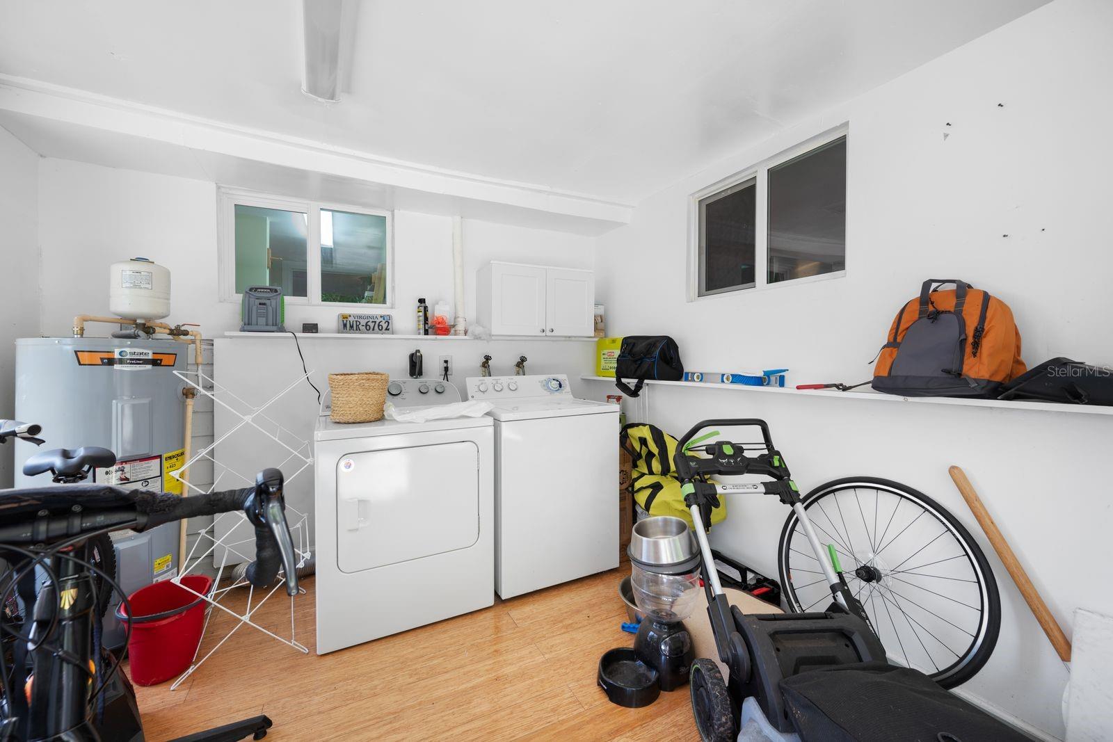 907 18TH AVE W