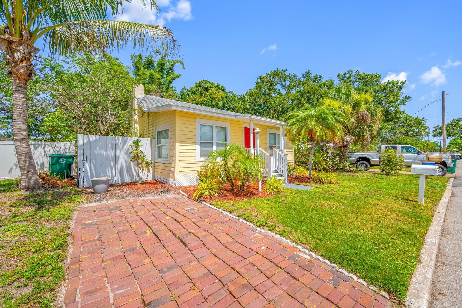 907 18TH AVE W