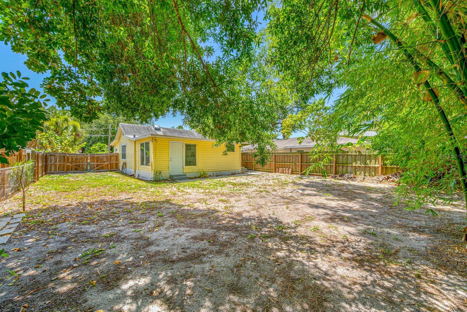 907 18TH AVE W