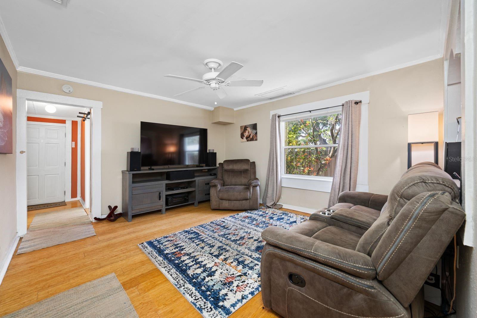 907 18TH AVE W