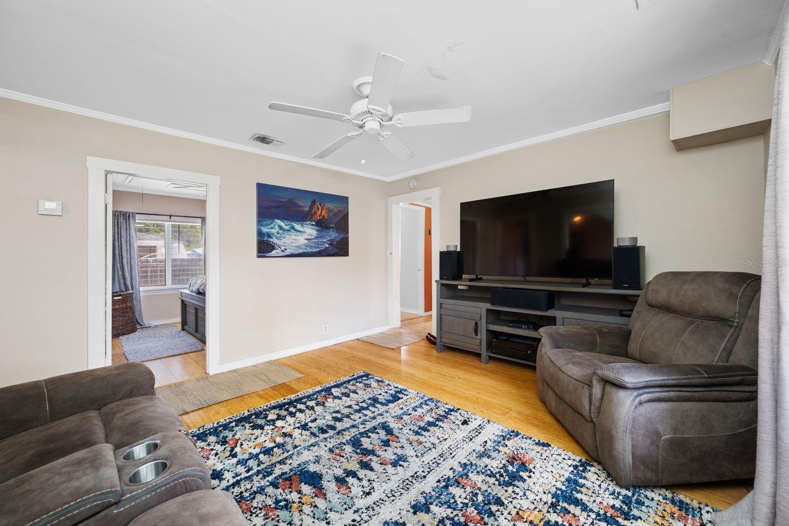 907 18TH AVE W