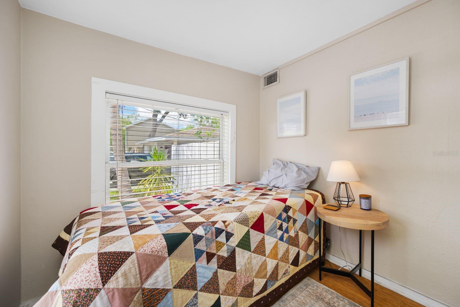 907 18TH AVE W